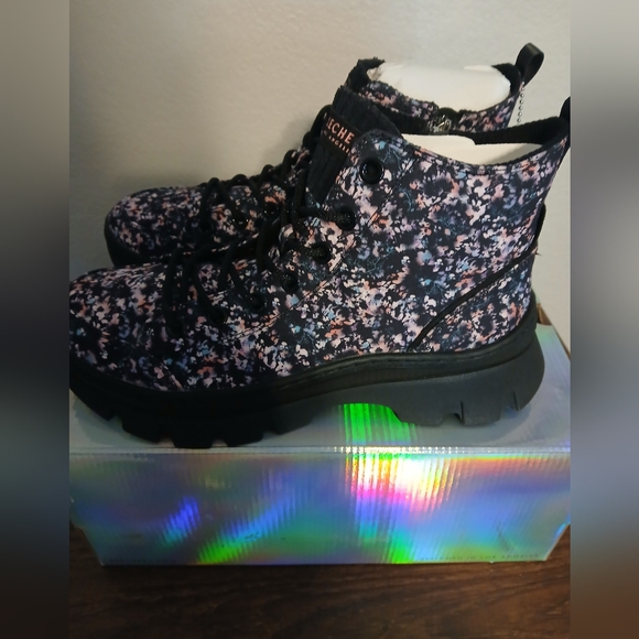 Skechers Street Los Angeles Roadies Surge-Lotsa Flowers Women's US Size 9 NEW - Picture 2 of 5